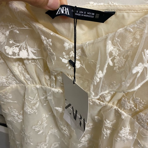 Zara Ivory Floral Lace Off the Shoulder Long Sleeves in Size S - Picture 7 of 10